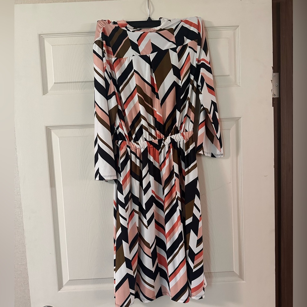 Dress - Picture 2 of 3